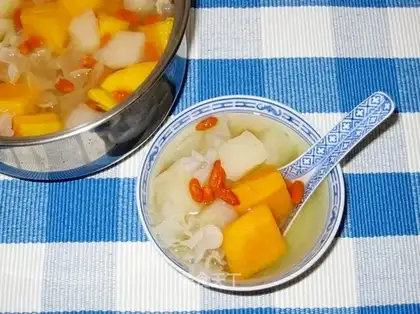 Stewed papaya with double snow
