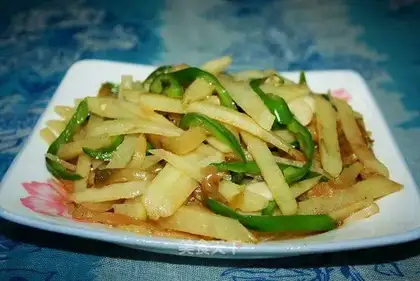 stir-fried shredded mustard with green pepper and potatoes