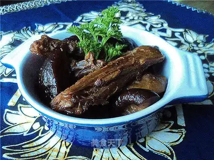 Braised duck wings with mushrooms
