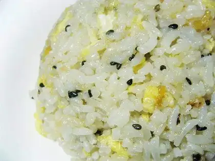 Black sesame egg fried rice