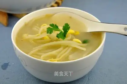 Carp bean sprout soup