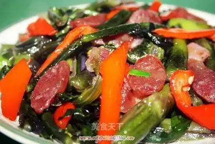 stir-fried sausage with red vegetable moss