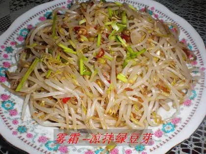 Cold mung bean sprouts
