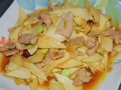 Stir fried pork slices with rice bamboo