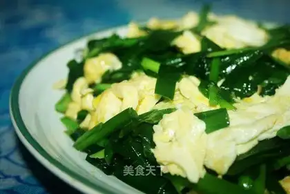Scrambled eggs with leeks