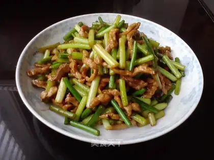 Fried shredded pork with garlic