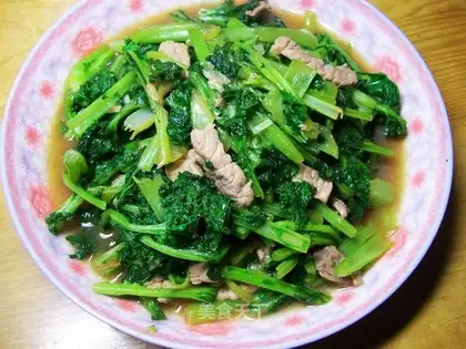stir-fried pork with moss vegetables
