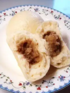 Steamed buns with chestnut paste