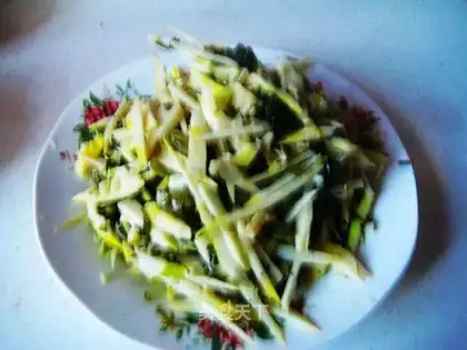stir-fried shredded bamboo shoots with pickles