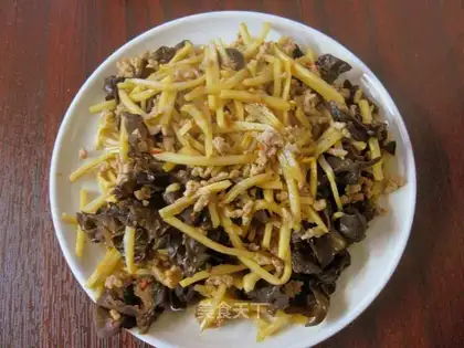 Simple version of fish-flavored shredded pork