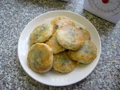 Wife cake filled with bean paste