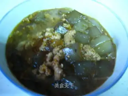 Minced meat in soup and rotten