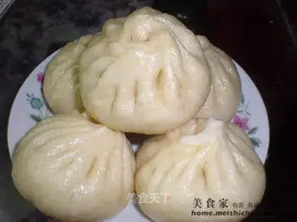 Bean dregs meat bun