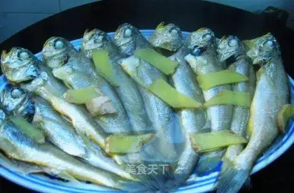 Steamed small yellow croaker