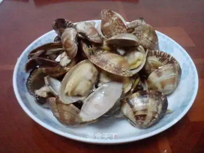Ginger and garlic clams