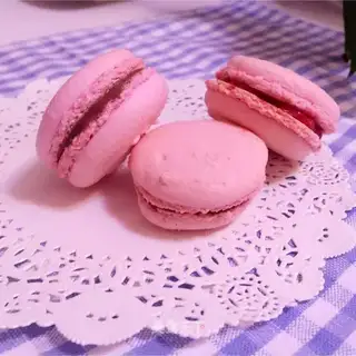 Powdered macaron