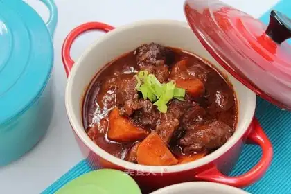 Red beef stew
