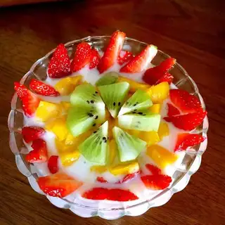 Yogurt fruit salad