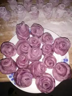 Purple rose rolls
