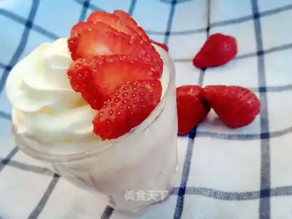 Strawberry milk pudding