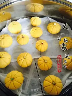 Pumpkin bag with sesame sauce