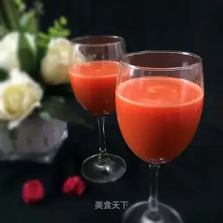 Fresh carrot apple juice
