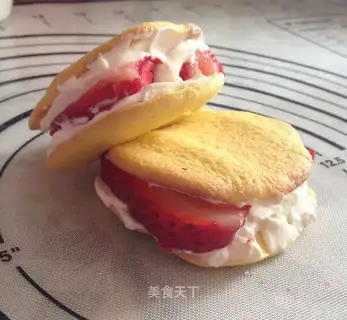 Strawberry-cake