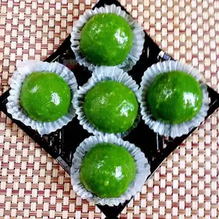 The spinach yolks