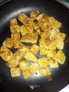 Fried meat pine eggs tofu