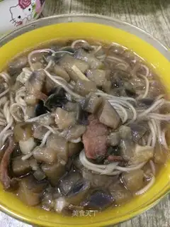 Spaghetti noodles