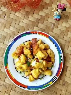 Onion egg fried all the wheat toast