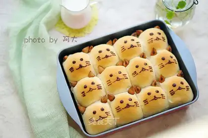 Squeeze the bread