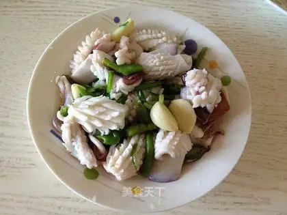 A vase-like squid