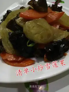 A light, small, fried snow fruit