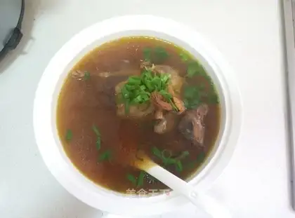 Pine-cooked pigeon