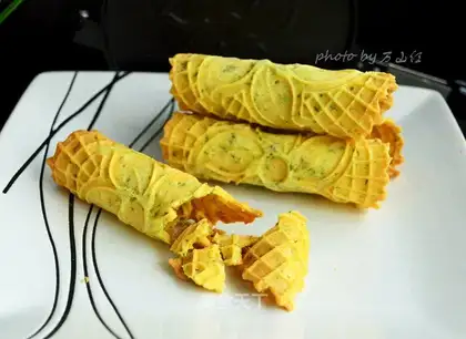 Fry onion omelet