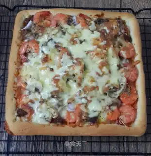 Shrimp pork pizza
