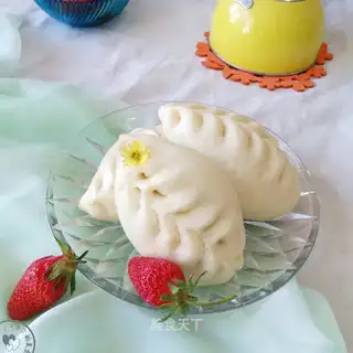 Old cabbage pork bun