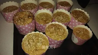 Red-tree yogurt cake