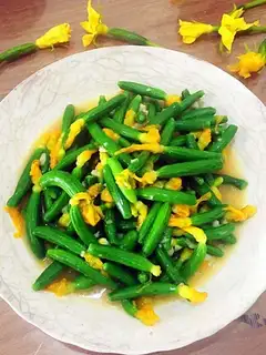 Garlic fried cucumber