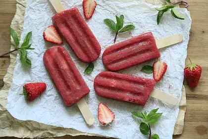 Red strawberry popsicle