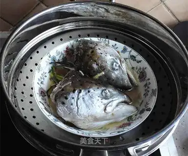 Clear the salmon head