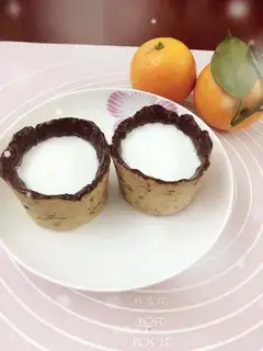 A cranberry chocolate cup