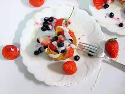 Fruit yogurt cup