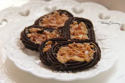Coco roman shield cookies