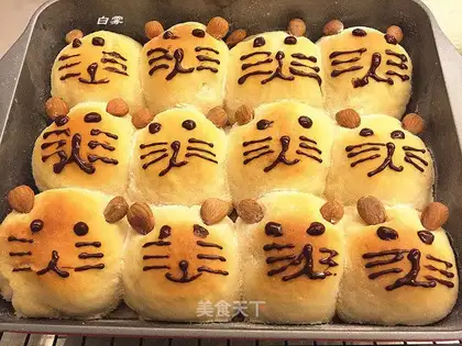 Squeeze cat bread