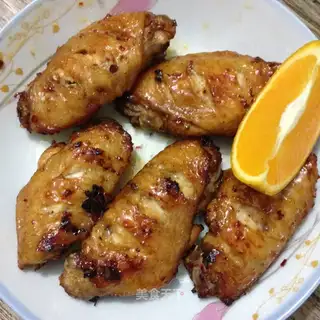 Honey, spicy chicken wings