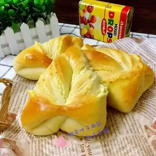 Leaf and coconut bread
