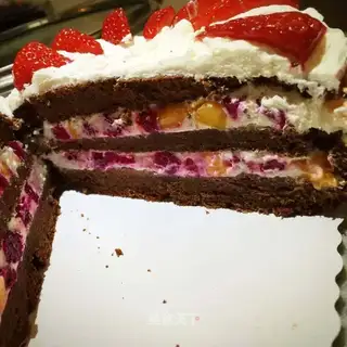 Creative fruit cake