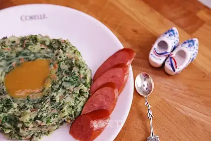 Blue mashed potatoes